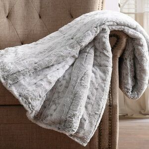 Christian Siriano NY 60 x 70 Oversized Snow Leopard Grey Grey Throw